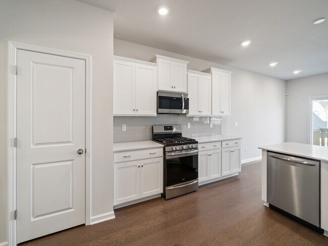 Building Photo - Beautiful Almost New Home with 5 Bedroom & 4.5 Baths