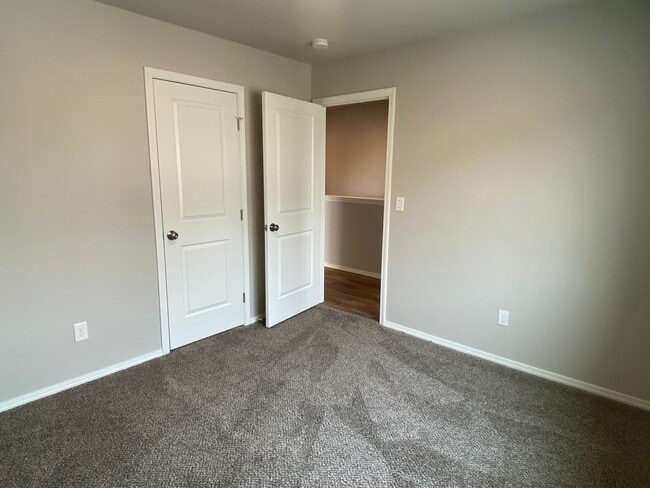 Building Photo - 51 Phoebe Ln