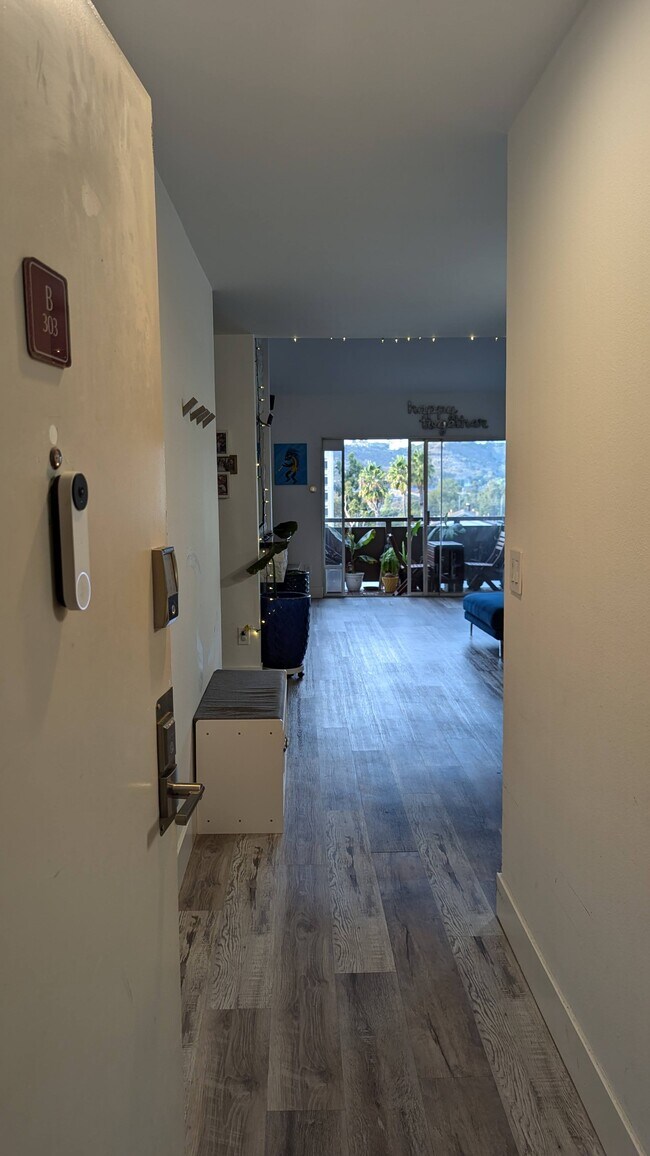 Entrance - 1605 Hotel Cir S