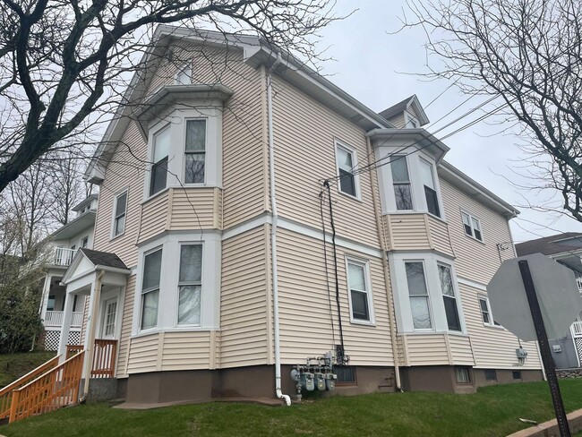 Building Photo - *157 Mauran Avenue