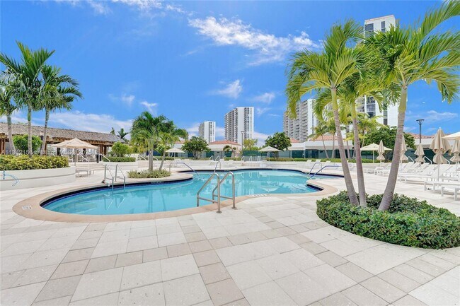 Building Photo - 20281 E Country Club Dr