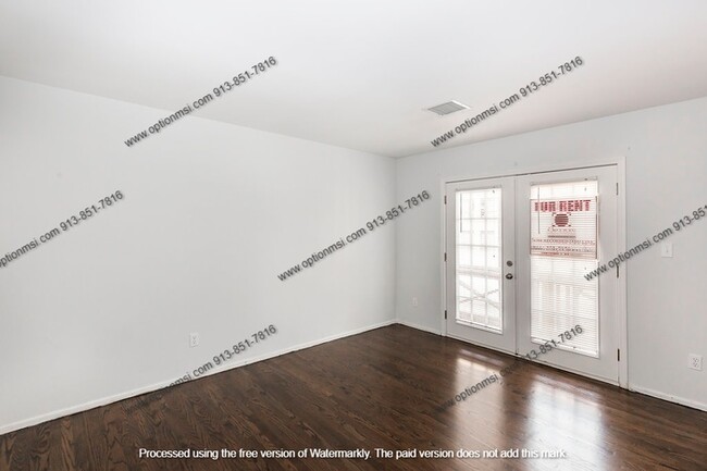 Building Photo - Fantastic Plaza location!! $1000 off of th...