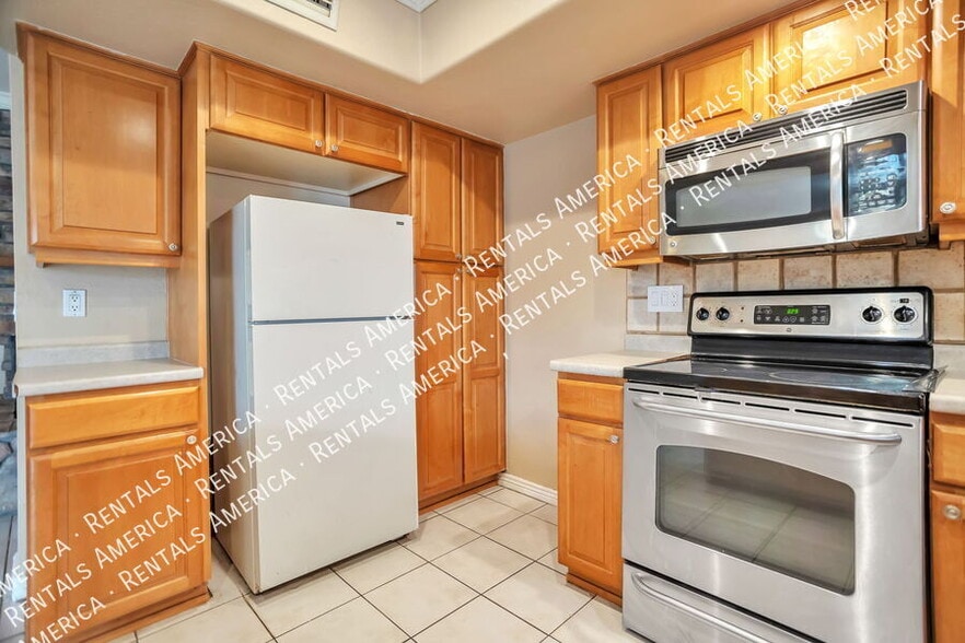 Building Photo - 4527 W Ruth Ave