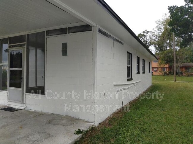 Building Photo - 1119 SW 6th St