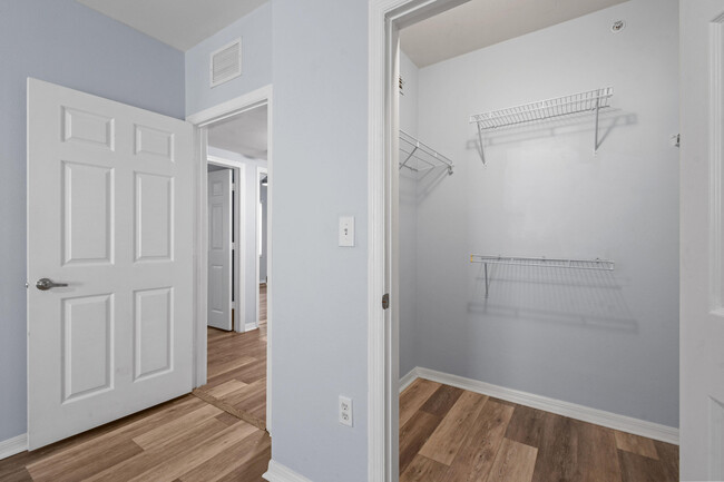 Building Photo - 6565 Emerald Dunes Dr