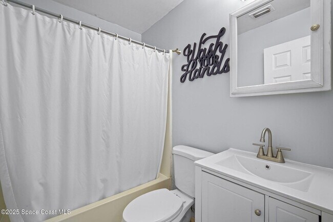 Building Photo - 818 Hampton Way