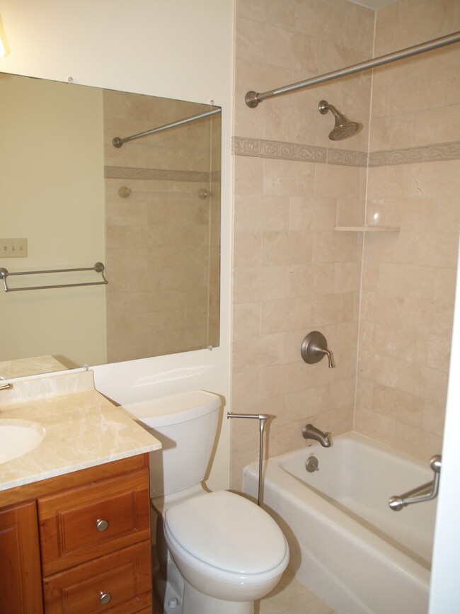 2nd Floor Guest Full Bathroom - 3287 Sutton Pl NW