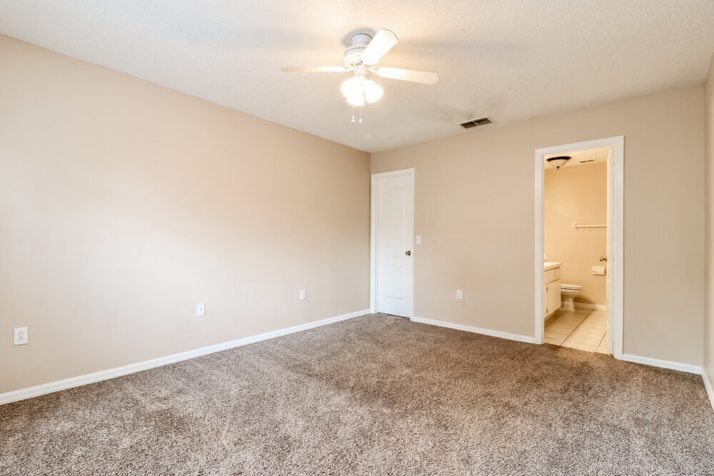 Building Photo - 656 Lakemont Dr