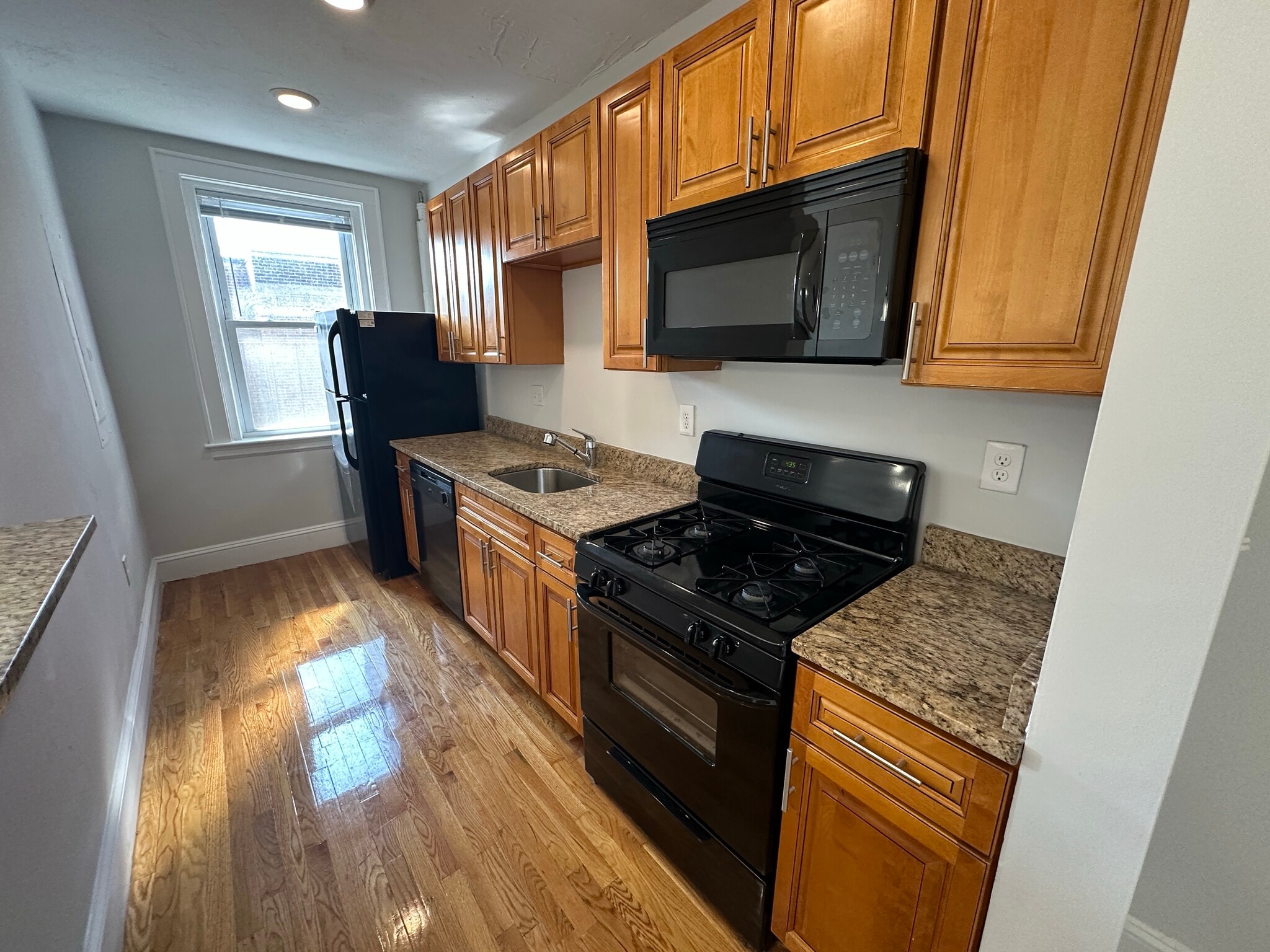 Building Photo - 130 Highland Ave