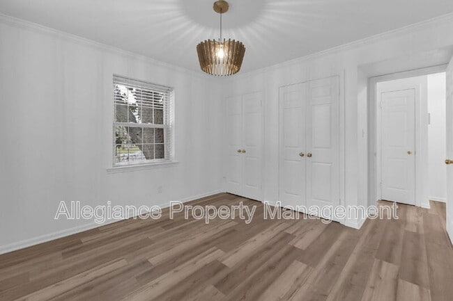 Building Photo - 1301 E Abingdon Dr