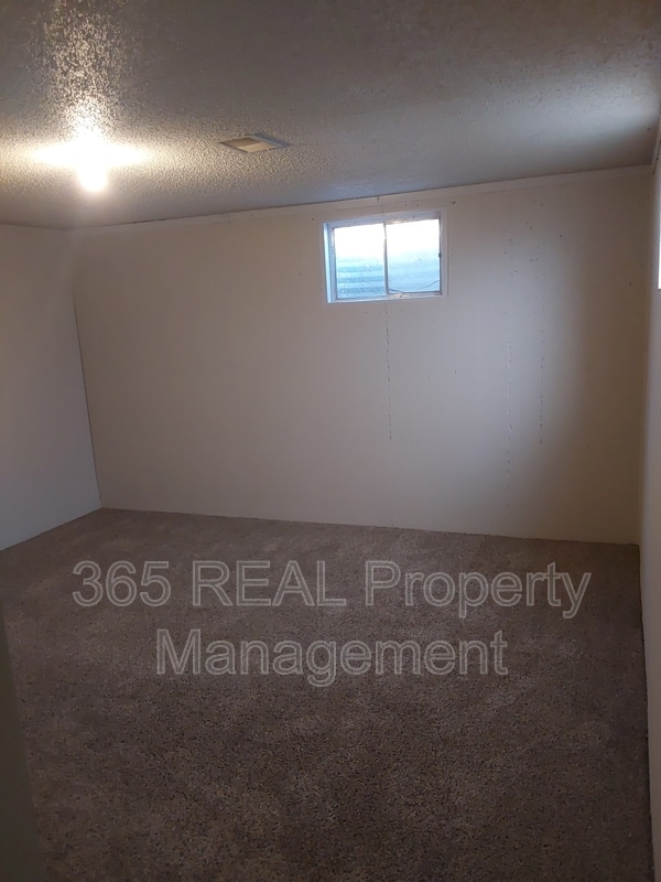 Building Photo - 803 4th St