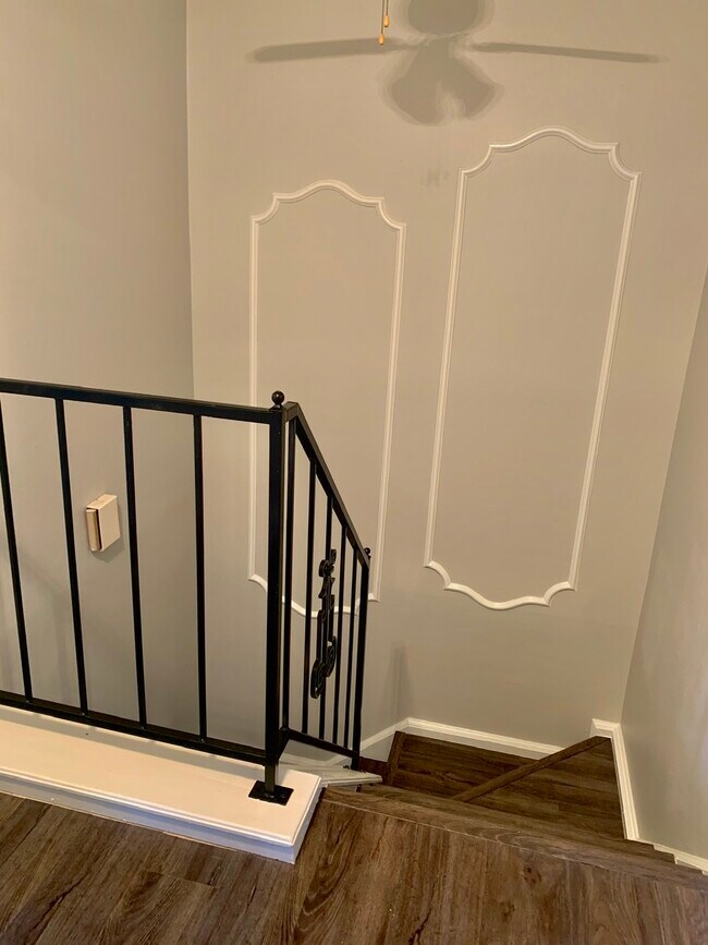 Building Photo - 3214 Continental Dr