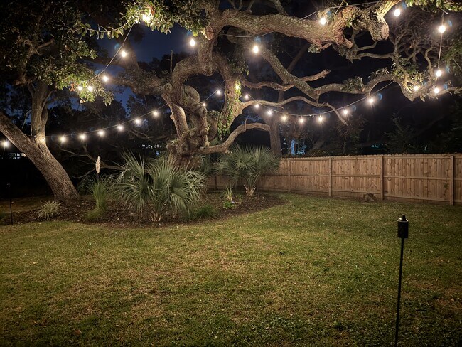 Building Photo - 774 Creekside Dr