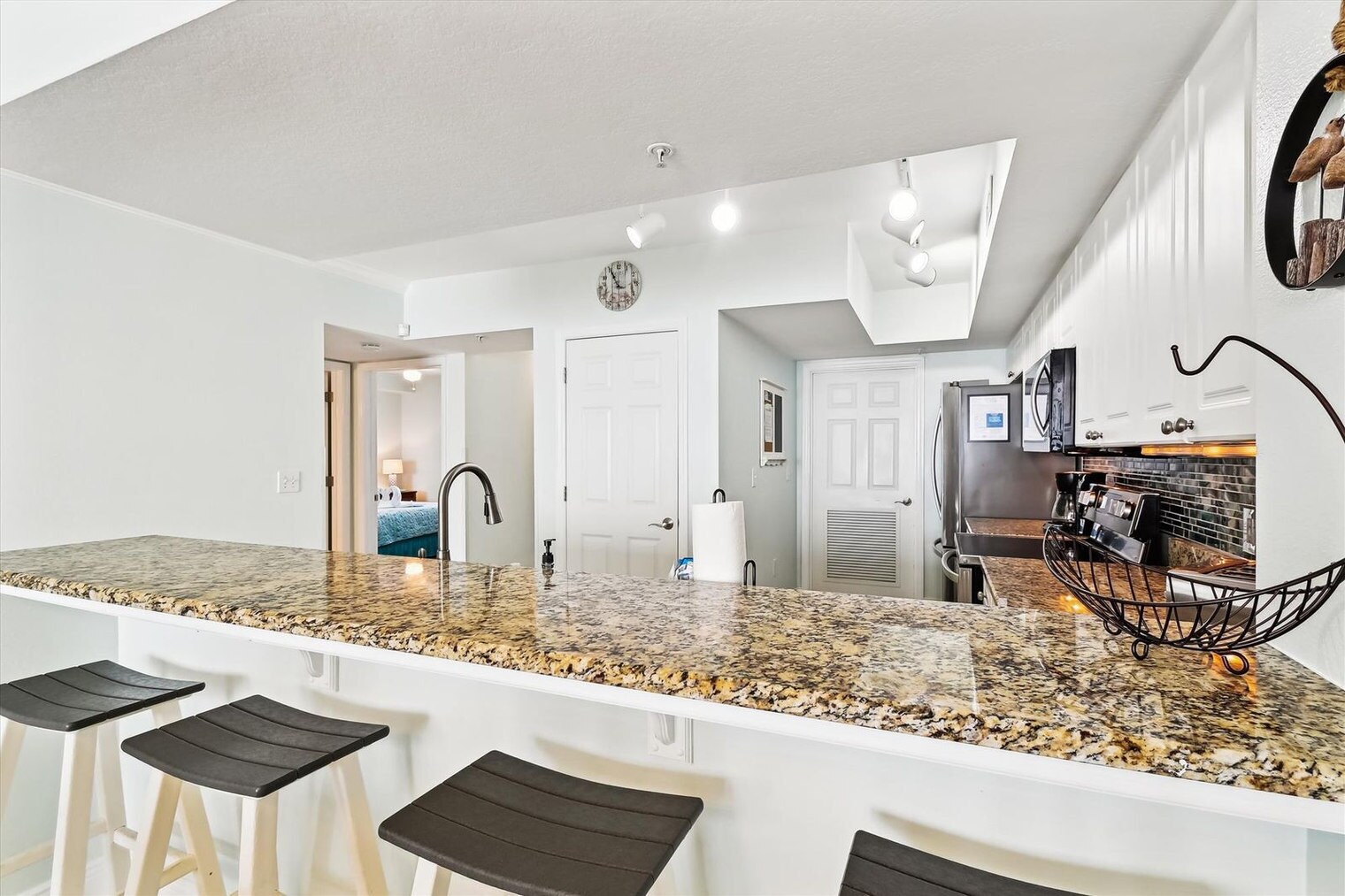 Building Photo - 14701 Front Beach Rd