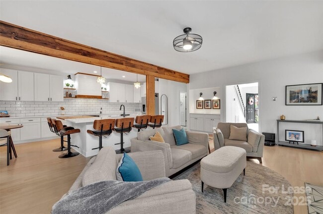 Building Photo - 15737 Agincourt Dr