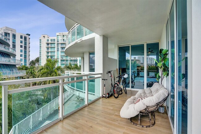 Building Photo - 3000 NE 188th St