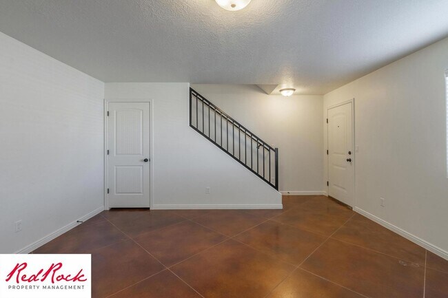 Building Photo - DOG-FRIENDLY 3 Bedroom Townhome with INTERNET INCLUDED!
