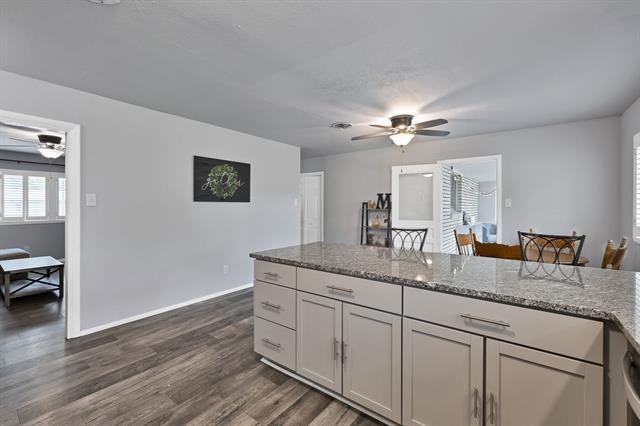 Building Photo - 1429 W Water St