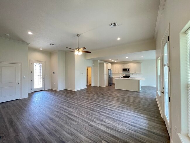 Building Photo - 562 Oneal St
