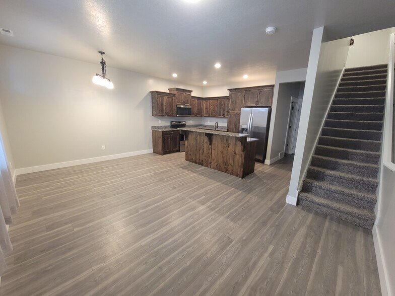 Building Photo - 275 E 1725 N