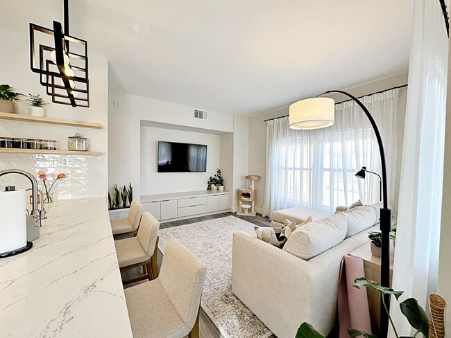 Building Photo - FULLY FURNISHED 1 BED 1 BATH CONDO GATED C...