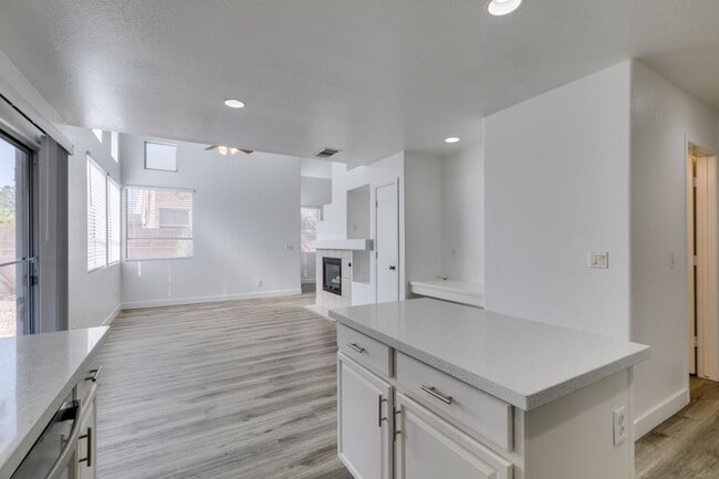 Building Photo - NORTH SHORES REFRESHED 2 STORY HOME WITH FIREPLACE AND LARGE BACKYARD