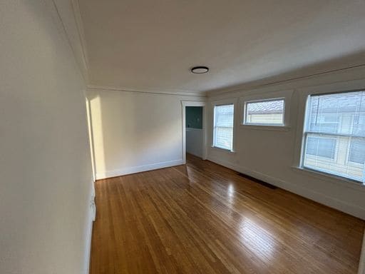 Building Photo - Charming Queen Anne Home AVAILABLE NOW