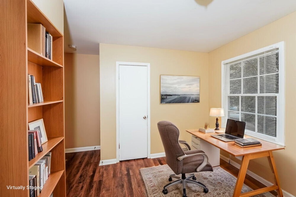 Building Photo - 1700 Serene Dr