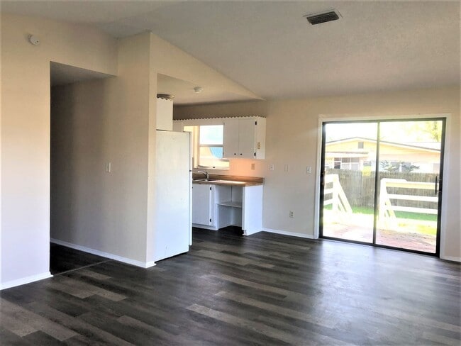 Building Photo - 3BR/2BA Home w/ a Deck!! NO APPLICATION FEE!