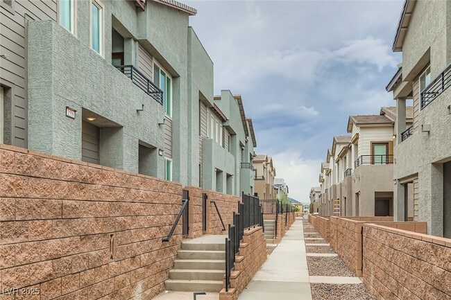 Building Photo - 1554 Maria Xing Ave