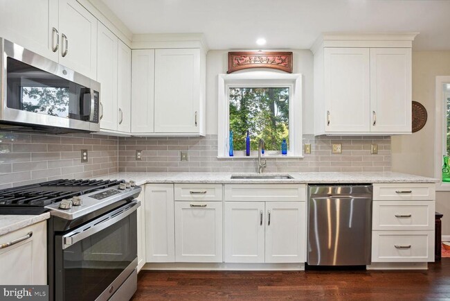 Building Photo - 6542 Hitt Ave