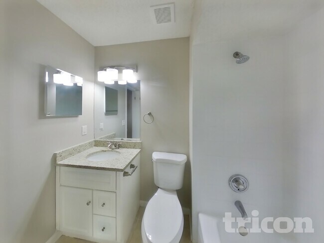 Building Photo - 4963 Beige St