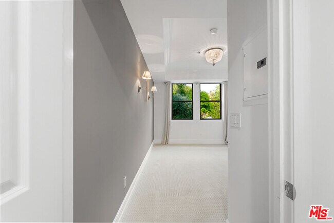 Building Photo - 850 Croft Ave