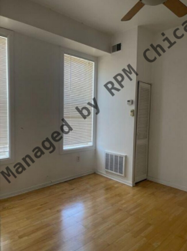 Building Photo - Cozy 1 Bed / 1 Bath - River West