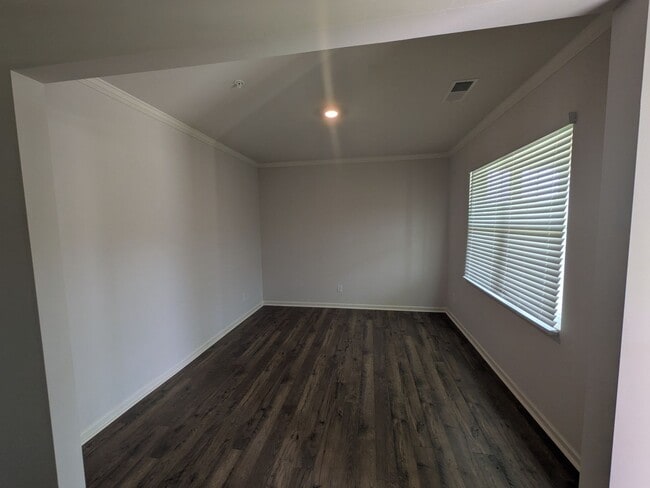Building Photo - Must see !! In South Fulton