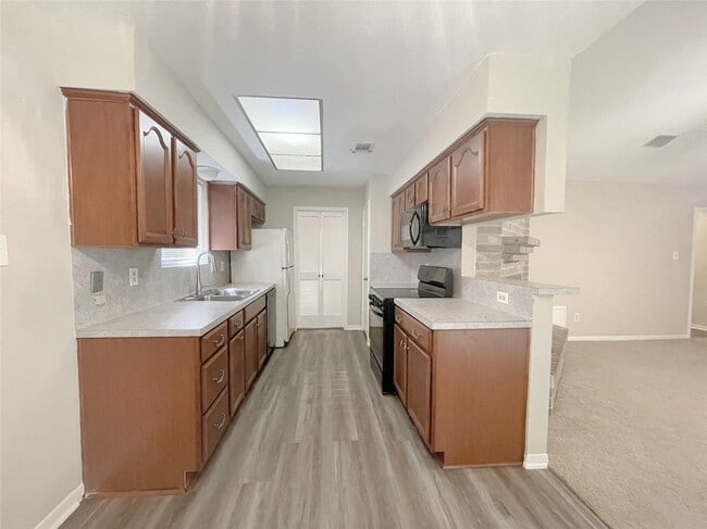 Building Photo - 13 N Deerfoot Cir