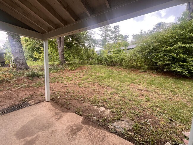 Building Photo - Remodeled Townhome Blocks from Penn State!