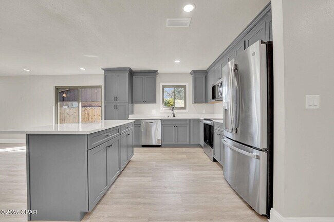 Building Photo - 5204 Park St