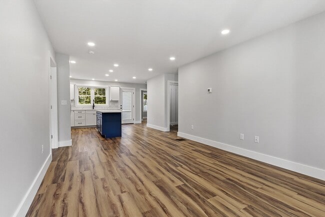 Building Photo - 18 Buttonwood Pl