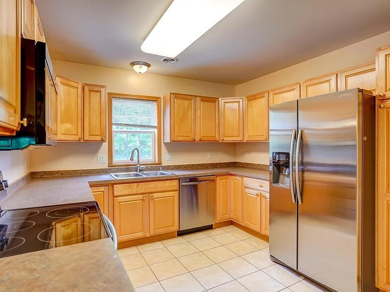 Building Photo - 1807 Carns Dr