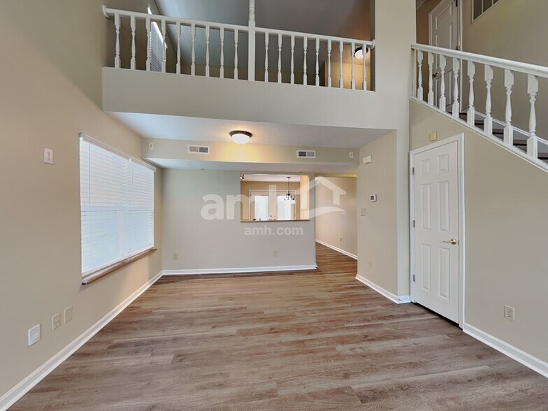 Building Photo - 5943 King Lear Dr