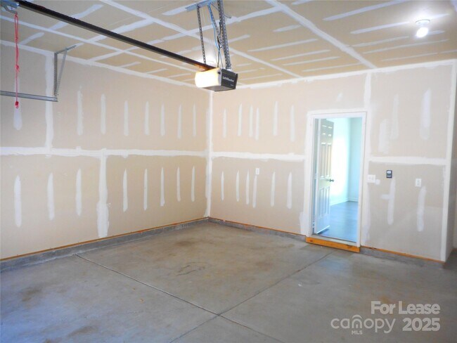 Building Photo - 820 Larmore Ave