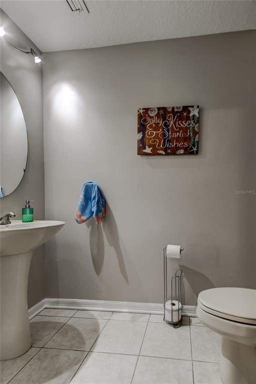 Building Photo - 1138 Hillhurst Dr