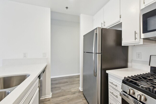 Interior Photo - 845 S Kingsley Dr