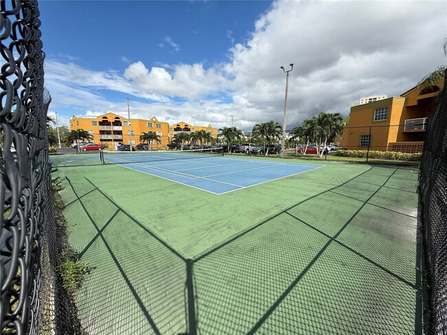 Building Photo - 9725 Fontainebleau Blvd