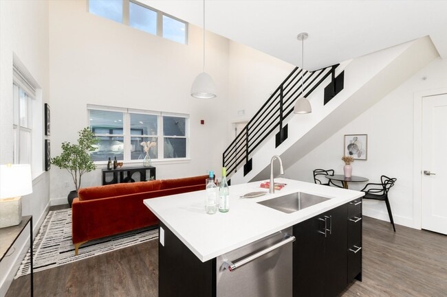 Building Photo - Beautiful West Wash Park home available NOW!