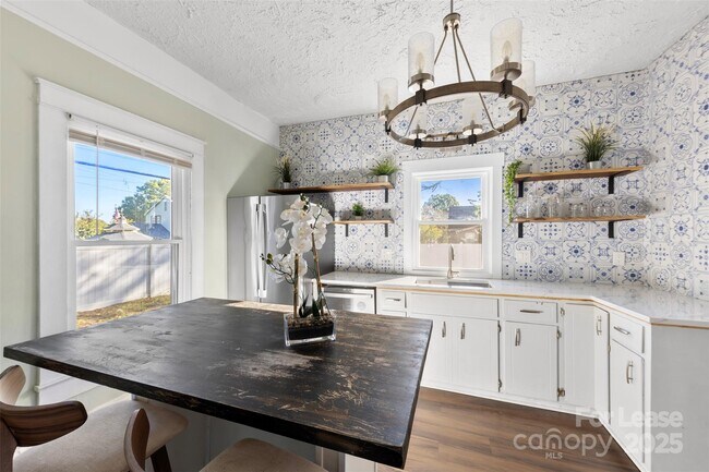 Building Photo - 604 Pearl Ave