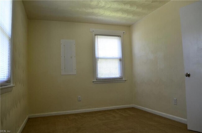 Building Photo - 4000 Elkhorn Ave