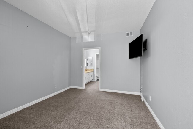 Building Photo - 24145 Del Monte Dr.