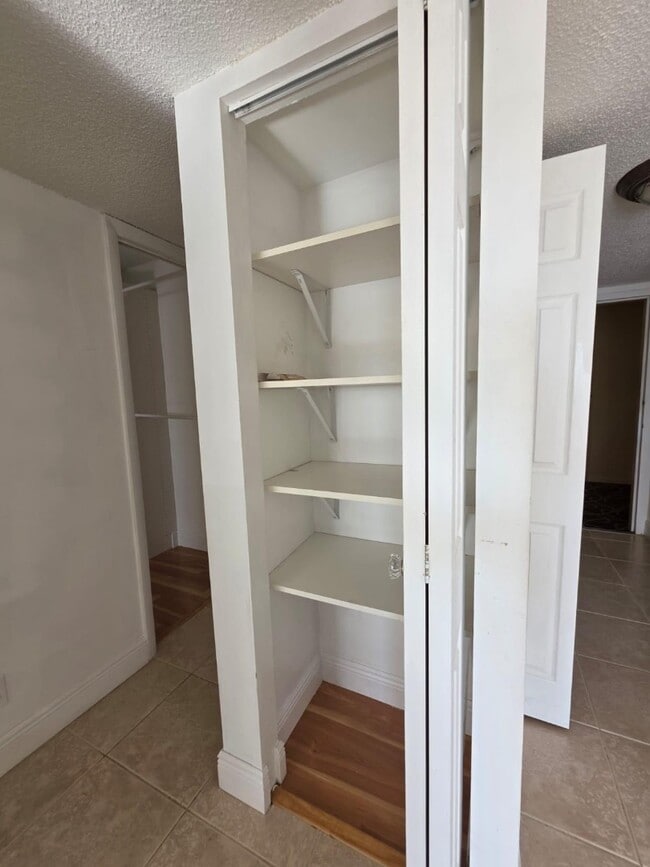 Building Photo - 470 Executive Center Dr